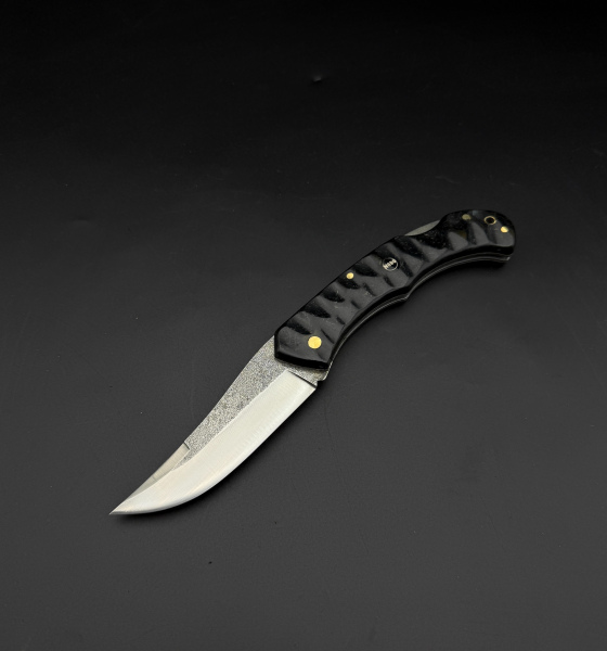 n 690 Çelik kompakt kabze sırttan kilitlemeli çakı